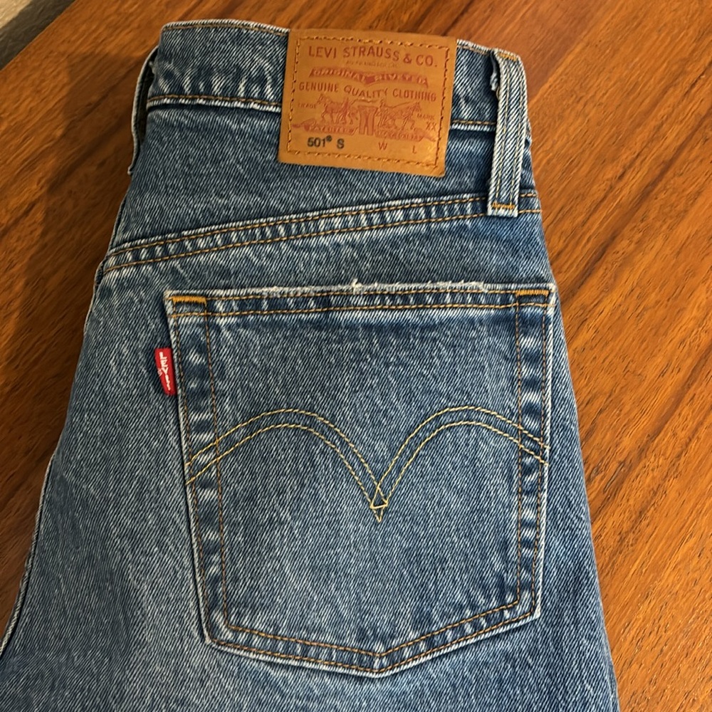 Levi 501 W24 L28